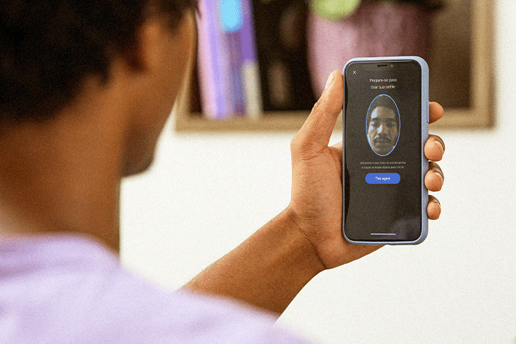 tela de celular com reconhecimento facial